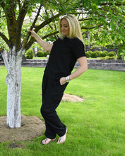 Įkelti vaizdą į galerijos rodinį, Pagamintas Lietuvoje juodas lininis kostiumėlis su palaidine