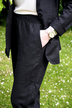 Įkelti vaizdą į galerijos rodinį, Pagamintas Lietuvoje juodas lininis klasikinis kostiumėlis