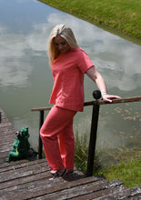 Įkelti vaizdą į galerijos rodinį, Pagamintas Lietuvoje rožinis lininis kostiumėlis su palaidine