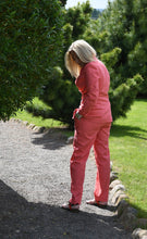 Įkelti vaizdą į galerijos rodinį, Pagamintas Lietuvoje rožinis lininis klasikinis kostiumėlis