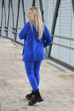 Įkelti vaizdą į galerijos rodinį, Mėlynos spalvos moteriškas kostiumėlis be gobtuvo