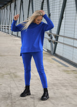 Įkelti vaizdą į galerijos rodinį, Mėlynos spalvos moteriškas kostiumėlis be gobtuvo