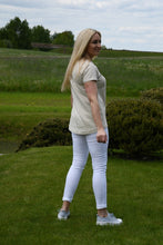 Įkelti vaizdą į galerijos rodinį, Pagaminta Lietuvoje  kreminė lininė palaidinė