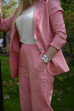 Įkelti vaizdą į galerijos rodinį, Pagamintas Lietuvoje rožinis lininis klasikinis kostiumėlis