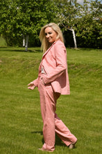 Įkelti vaizdą į galerijos rodinį, Pagamintas Lietuvoje rožinis lininis klasikinis kostiumėlis