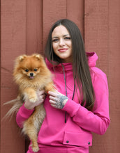 Įkelti vaizdą į galerijos rodinį, Lietuviškas rožinės spalvos moteriškas kostiumėlis su gobtuvu