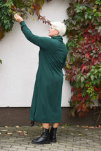 Įkelti vaizdą į galerijos rodinį, Žalia ilga suknelė didelių dydžių pagaminta Lietuvoje