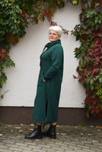 Įkelti vaizdą į galerijos rodinį, Žalia ilga suknelė didelių dydžių pagaminta Lietuvoje