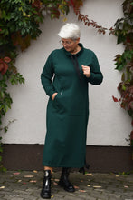 Įkelti vaizdą į galerijos rodinį, Žalia ilga suknelė didelių dydžių pagaminta Lietuvoje