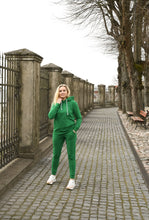 Įkelti vaizdą į galerijos rodinį, Žalias laisvalaikio kostiumas maitinančioms mamoms