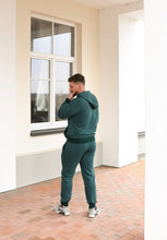 Įkelti vaizdą į galerijos rodinį, Lietuviški vyriški trenigai žalios spalvos su gobtvu