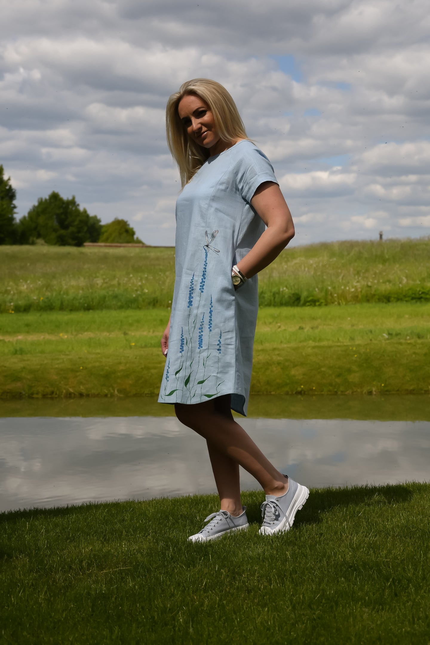 Melsva lininė suknelė