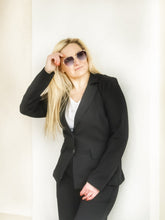 Įkelti vaizdą į galerijos rodinį, Juodas trikotažinis švarkelis
