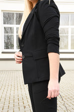 Įkelti vaizdą į galerijos rodinį, Juodas trikotažinis švarkelis
