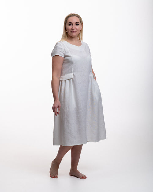 Baltos spalvos lininė suknelė, su kišenėmis
