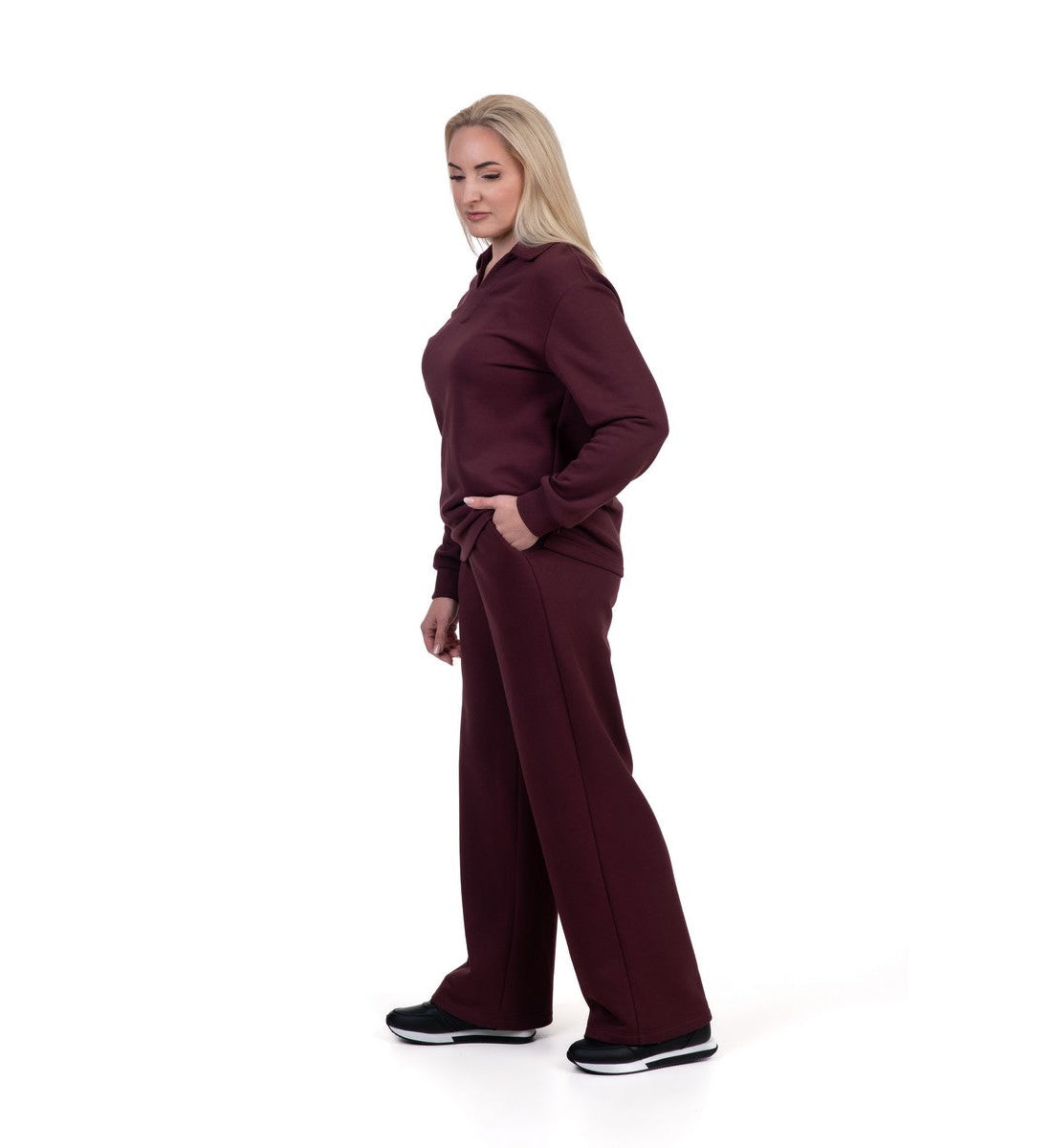 Burgundiškos spalvos moteriškas kostiumas VIKTORIJA. Laisvos kelnės, elegantiška palaidinė