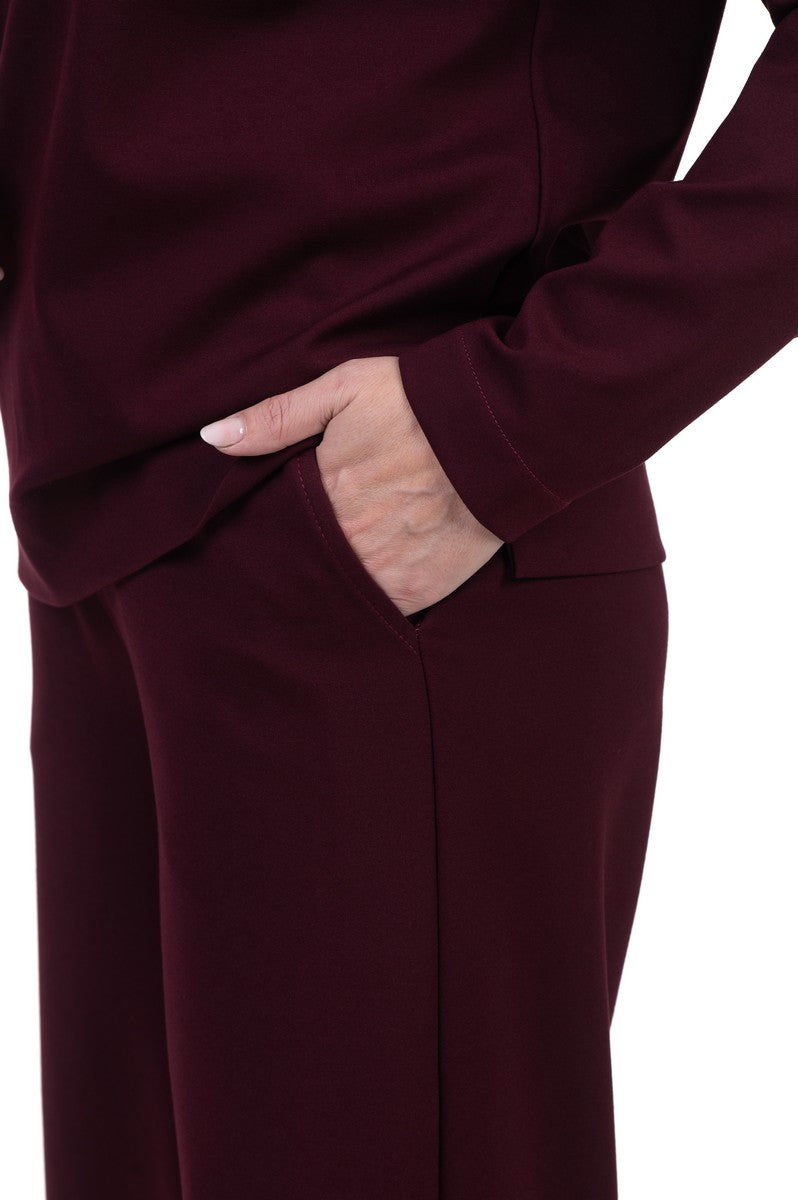 Burgundiškos spalvos laisvalaikio kostiumėlis moterims ELEGANCIJA. Palaidinė ir kelnės