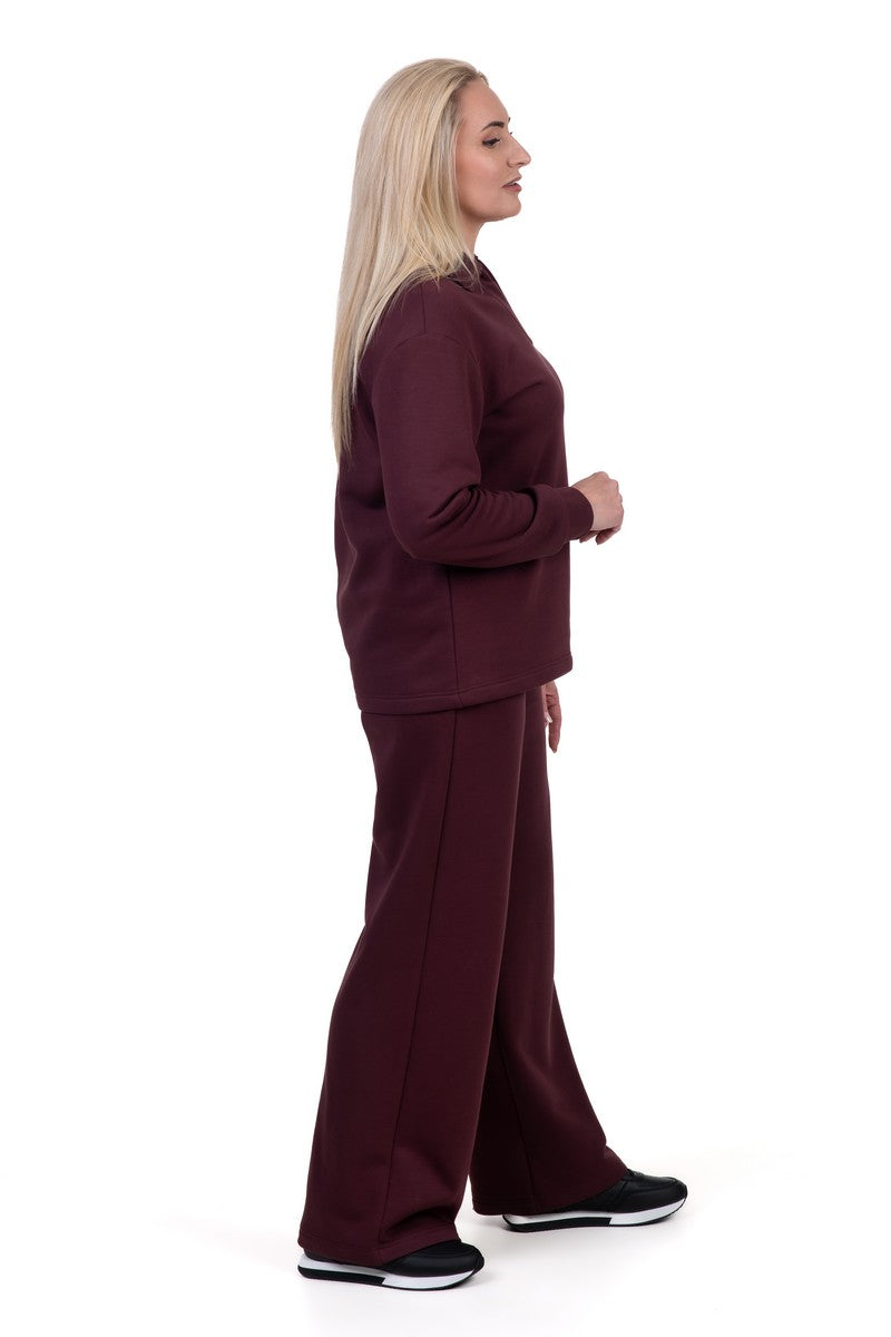 Burgundiškos spalvos moteriškas kostiumas VIKTORIJA. Laisvos kelnės, elegantiška palaidinė
