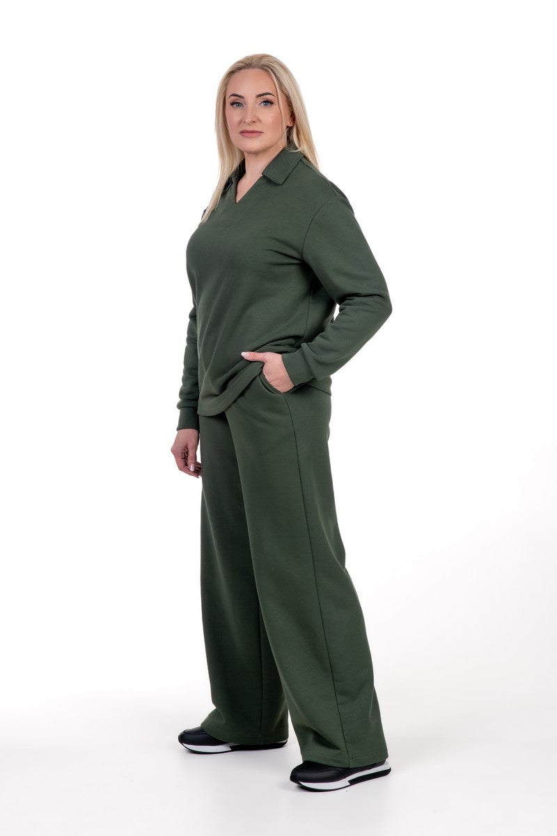 Chaki spalvos moteriškas kostiumas VIKTORIJA. Laisvos kelnės, elegantiška palaidinė