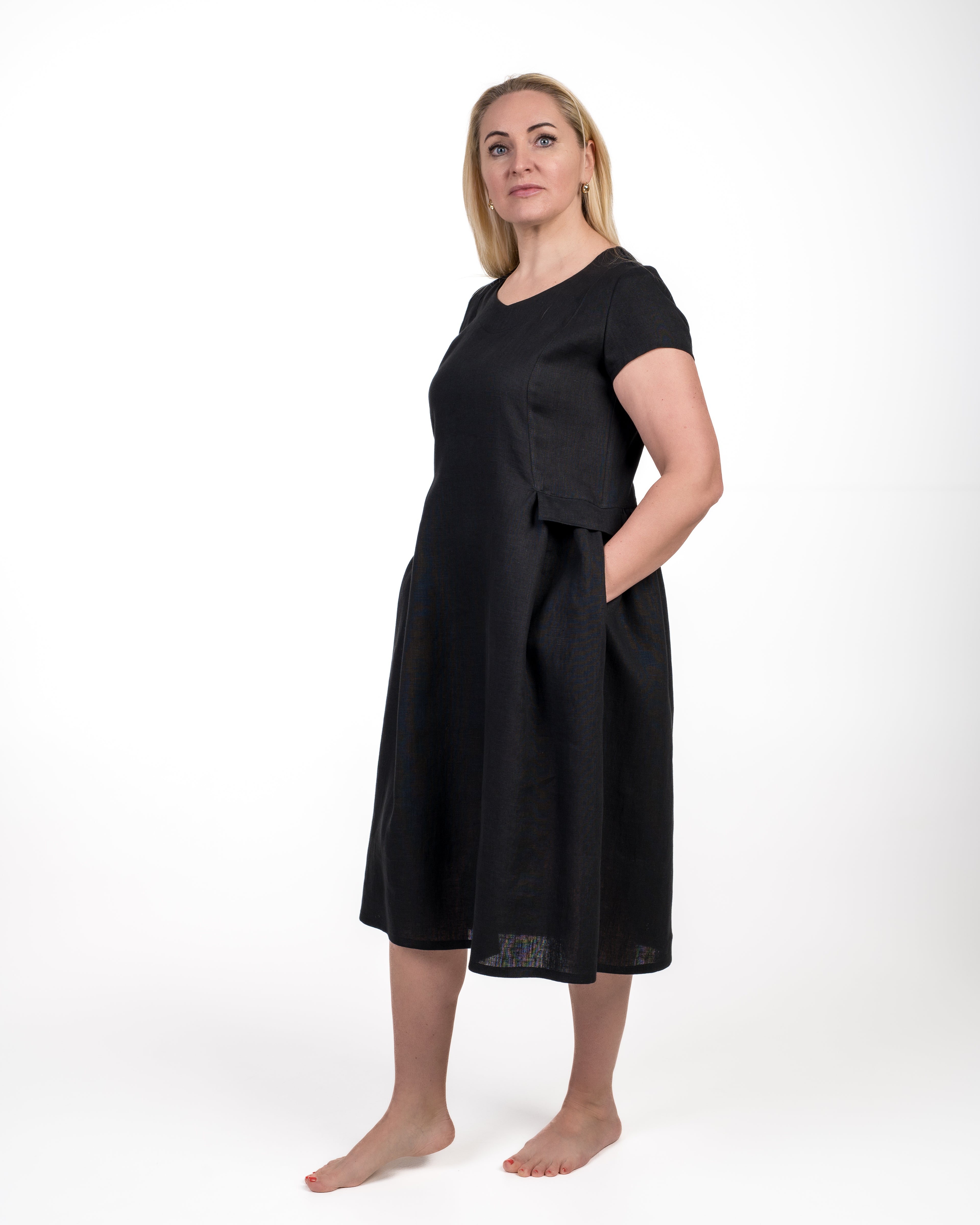 Juoda lininė suknelė, su kišenėmis