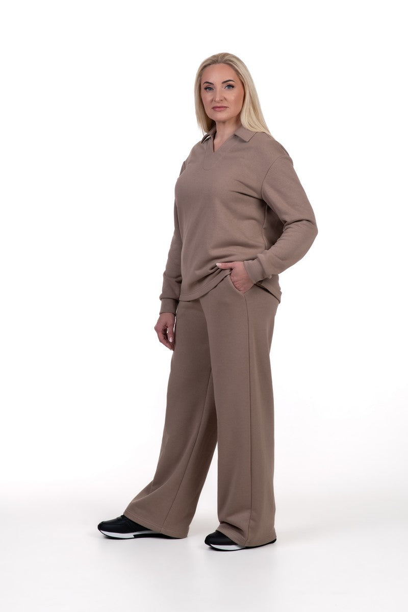 Kreminės spalvos moteriškas kostiumas VIKTORIJA. Laisvos kelnės, elegantiška palaidinė