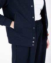 Įkelti vaizdą į galerijos rodinį, Mėlynos spalvos laisvalaikio kostiumėlis moterims, bomberis ir kelnės su kišenėmis
