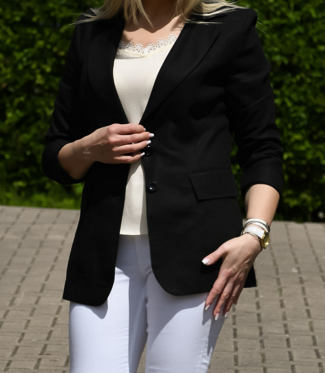 Juodos spalvos lininis švarkelis moterims AISTĖ. Klasikinis, su sagomis ir kišenėmis.